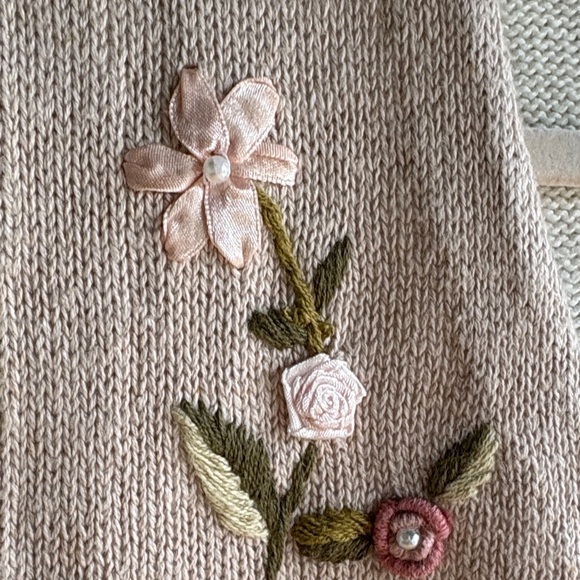 Floral Embroidered Knit Vest - Picture 3 of 10